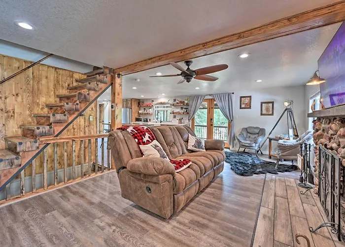 Hot Tub, Game Room: Dog-friendly Cabin! Holiday home Pine