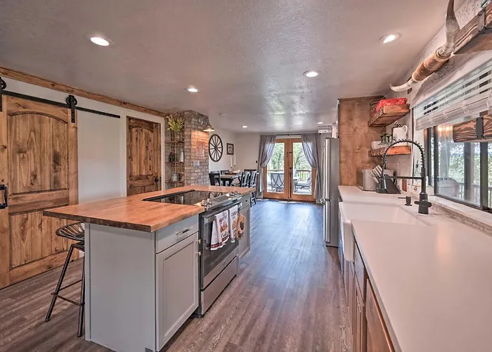 Holiday home Hot Tub, Game Room: Dog-friendly Cabin!