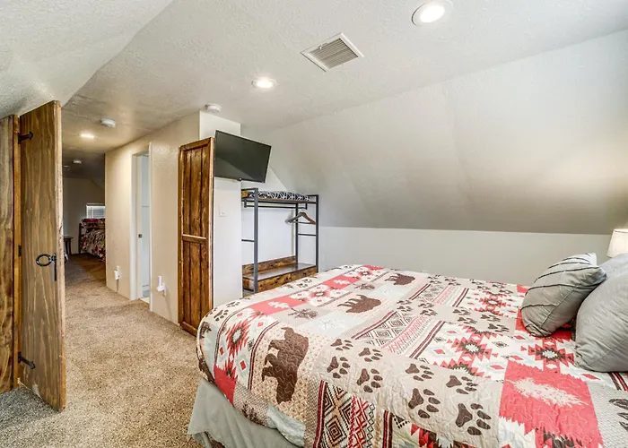 Hot Tub, Game Room: Dog-friendly Cabin! *