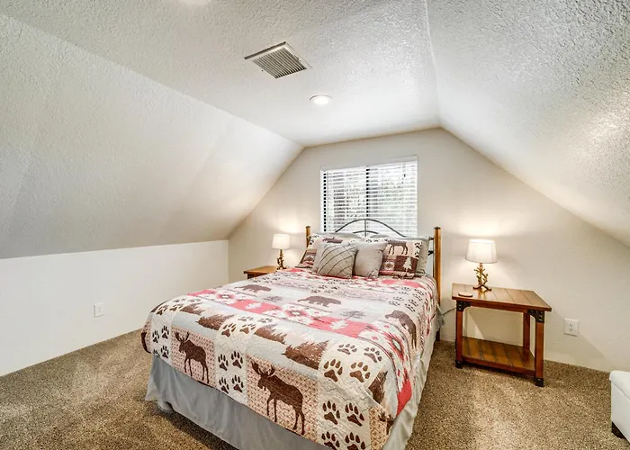 Hot Tub, Game Room: Dog-friendly Cabin! *